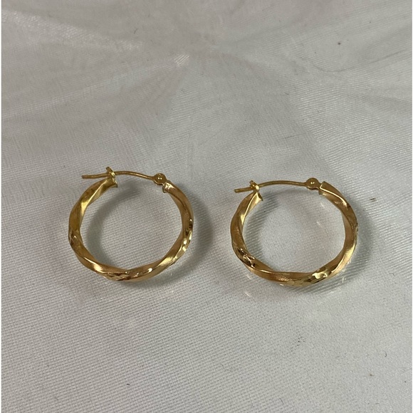 14K YELLOW GOLD Classic twisted hoop earrings matte and shine REAL GOLD vintage - Picture 6 of 15